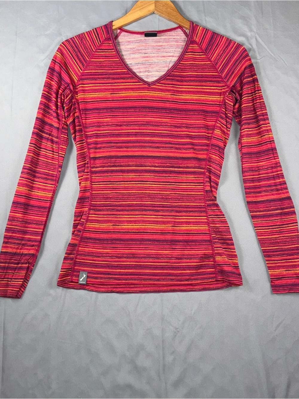 Icebreaker Shirt Womens M Pink Striped Merino Wool Bodyfit 200 V-Neck Base Layer
